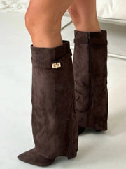 Stivali Elegant Suede Boots – Chic Comfort for All Occasions