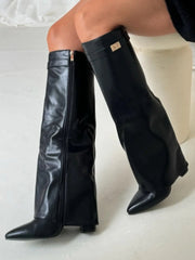 Stivali Elegant Suede Boots – Chic Comfort for All Occasions