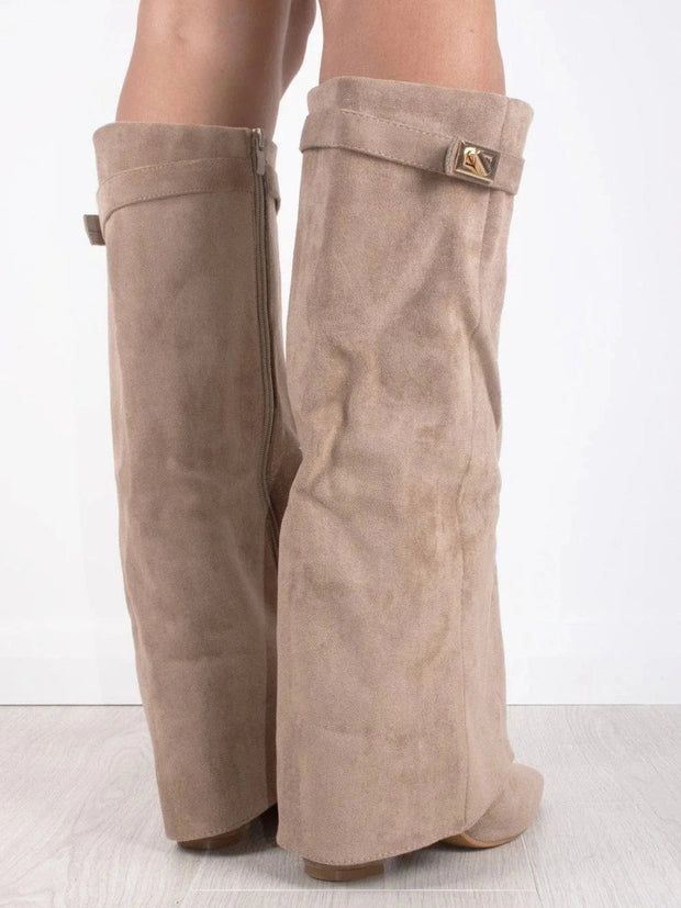 Stivali Elegant Suede Boots – Chic Comfort for All Occasions